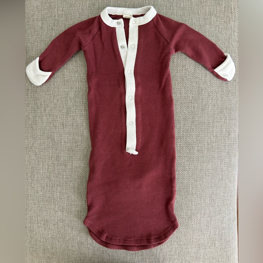 Set of 2 Goumi baby night gowns.